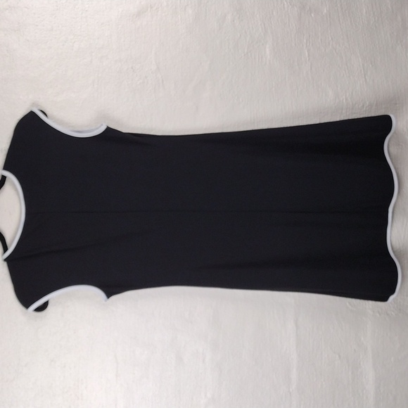 Annalee + Hope Black White Trim Detail Round Neck Cap Sleeve Slip On Shift Dress - Picture 7 of 10